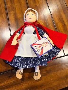 Colonial Williamsburg Sarah Cloth Doll in Red Cape. Very patriotic collectible.